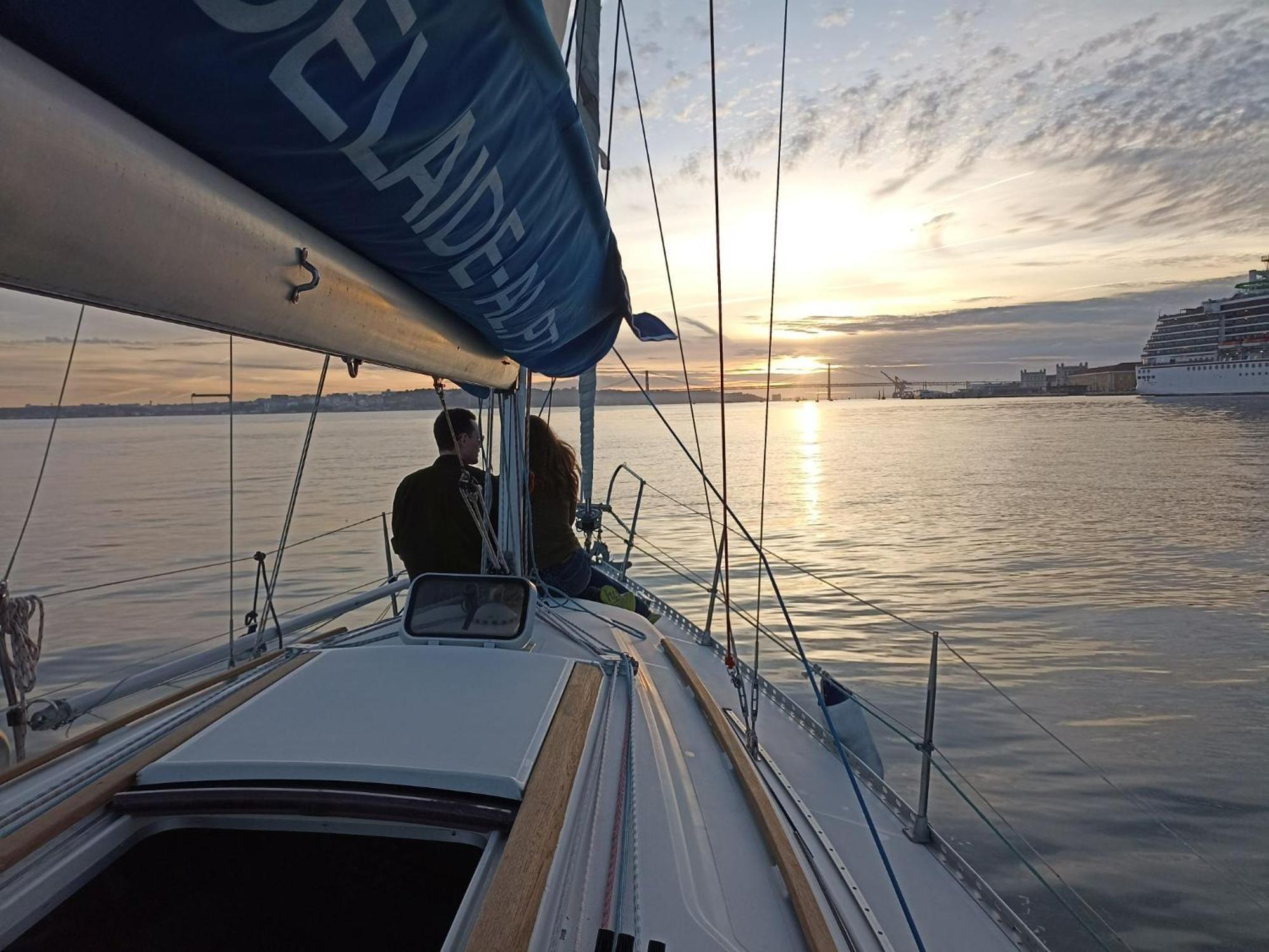 Be Local - Sleep Aboard The Santa Maria Sailing Boat In Lisbon Apartment Екстериор снимка