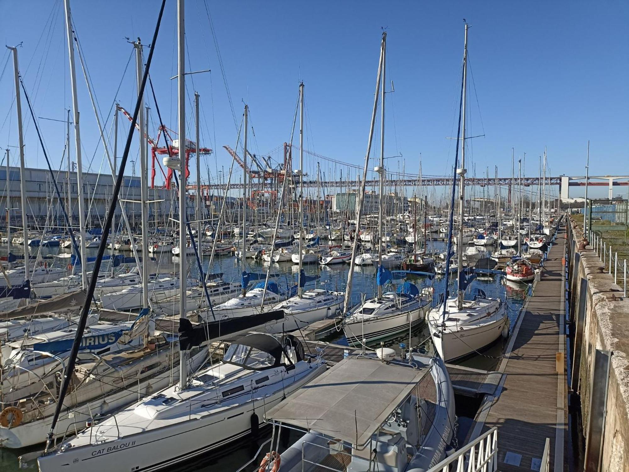 Be Local - Sleep Aboard The Santa Maria Sailing Boat In Lisbon Apartment Екстериор снимка